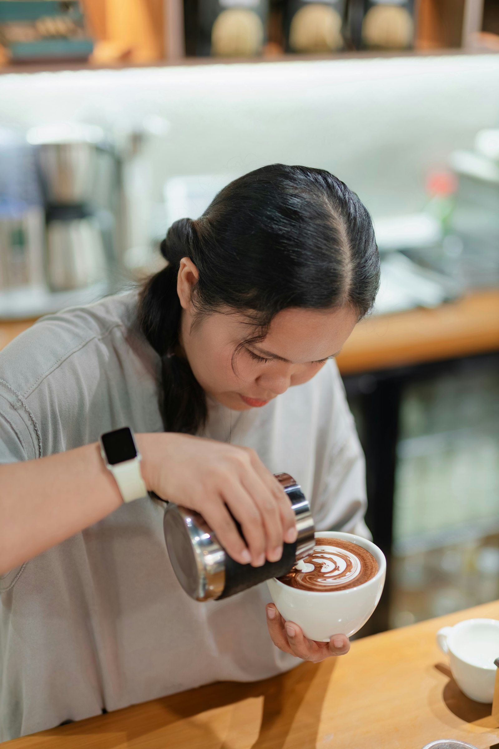 Xícara com latte art feito na hora