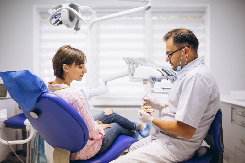 Modelo de dente artificial usado em demonstração